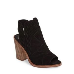 VINCE CAMUTO Karinta Block Heel Bootie